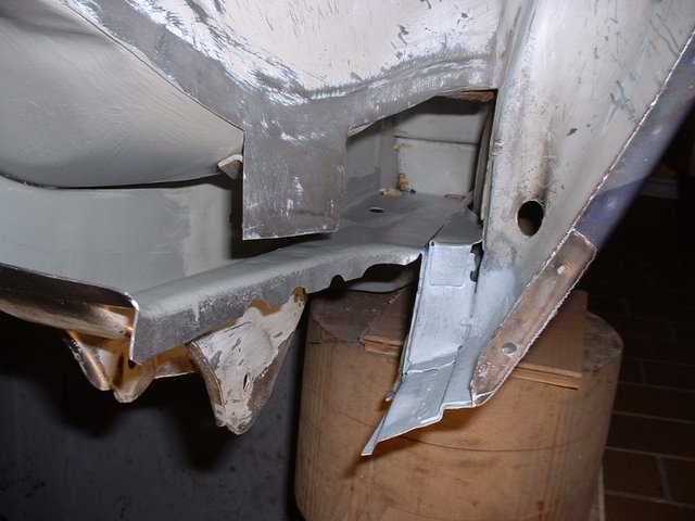 DSCF0002 (Andere).JPG (114.48 KiB) 47807 mal betrachtet Hier auch etwas gezaubert, Innenradlauf unten Blech neu...