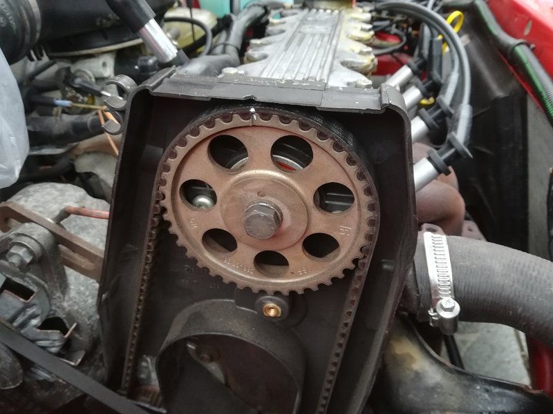 NockenwellenradOTMarkierung.jpg (208.32 KiB) 15114 mal betrachtet Kurbelwelle samt Nockenwelle und NW-Rad auf OT stellen, sicherheitshalber farblich markiert...