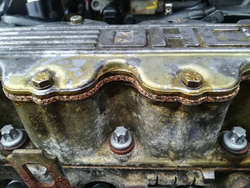 VentildeckeldichtungErneuert.jpg (362.21 KiB) 15114 mal betrachtet Zu guter Letzt alles wieder zusammen bauen, Ventildeckeldichtung ersetzen und natürlich die Zündung richtig einstellen...