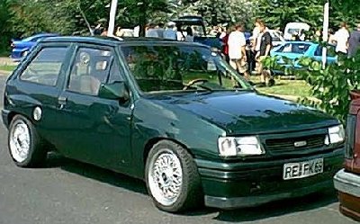 195/45 auf 6,x15et33 hinten auch nur umgelegt, vorne noch mehr gezogen