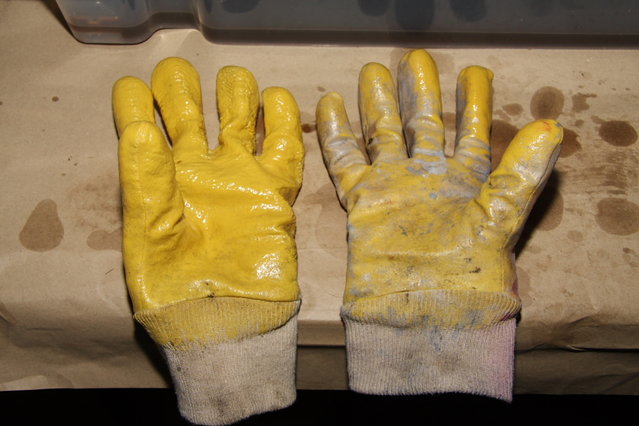 Cors298.JPG (413.52 KiB) 32057 mal betrachtet Die Handschuhe mit/ohne "Lösemittelbehandlung"