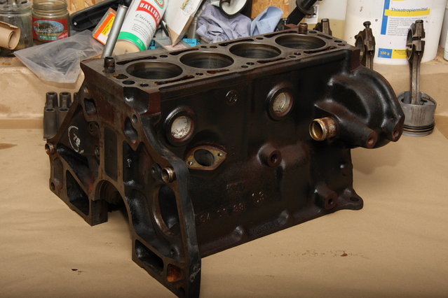 cors349.JPG (422.67 KiB) 28140 mal betrachtet Motorblock original