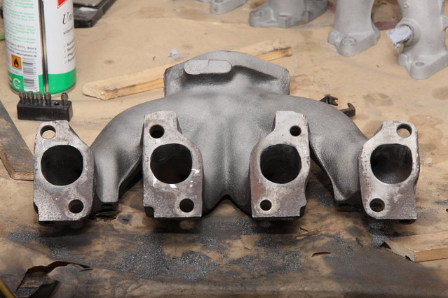 cors344.JPG (458.2 KiB) 30425 mal betrachtet Und die geweiteten Abgaskanäle