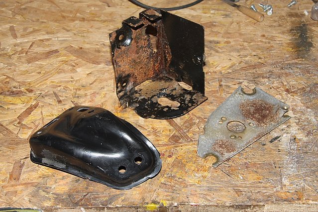 cors384.JPG (305.96 KiB) 61983 mal betrachtet Ein paar rostige Kleinteile