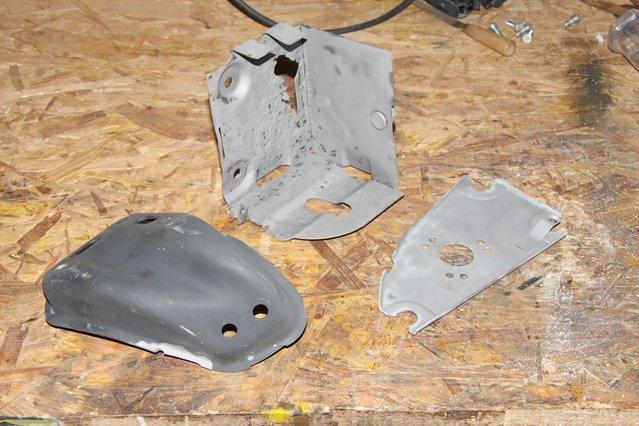 cors385.JPG (423.38 KiB) 61983 mal betrachtet Und schön gestrahlt, bzw nur angerauht für den Lackauftrag.