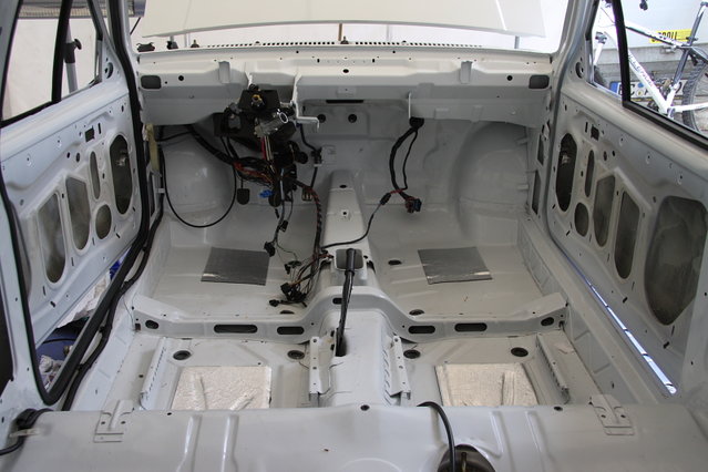 cors404.JPG (390.51 KiB) 58812 mal betrachtet Auch das Bodenblech etwas beruhigt